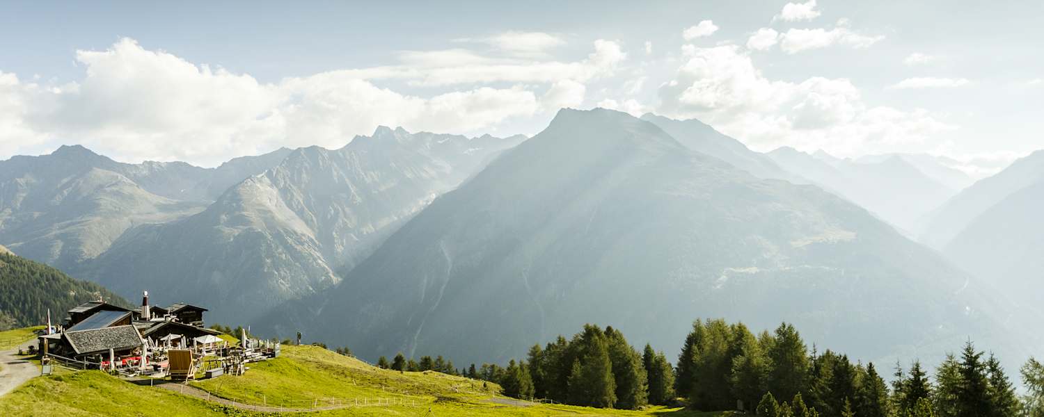 Ab dem 15. Mai dürfen österreichische Hütten, wie die Gampe Thaya in den Ötztaler Alpen, wieder ihre Pforten öffnen