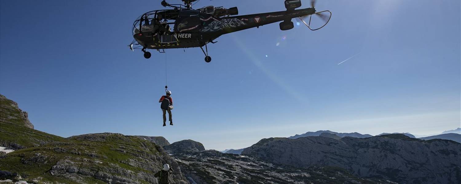 Helikopter in den Bergen