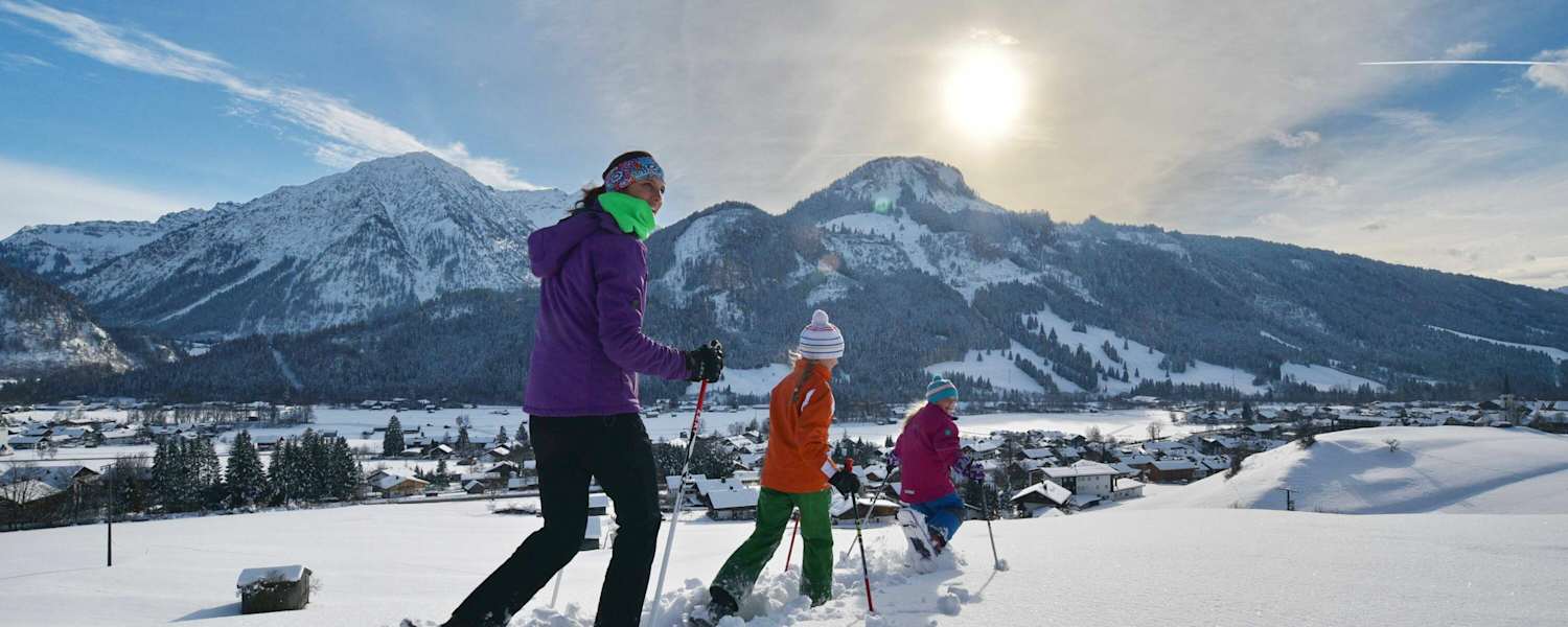 Familienprogramm: Schneeschuhtouren und Iglubau