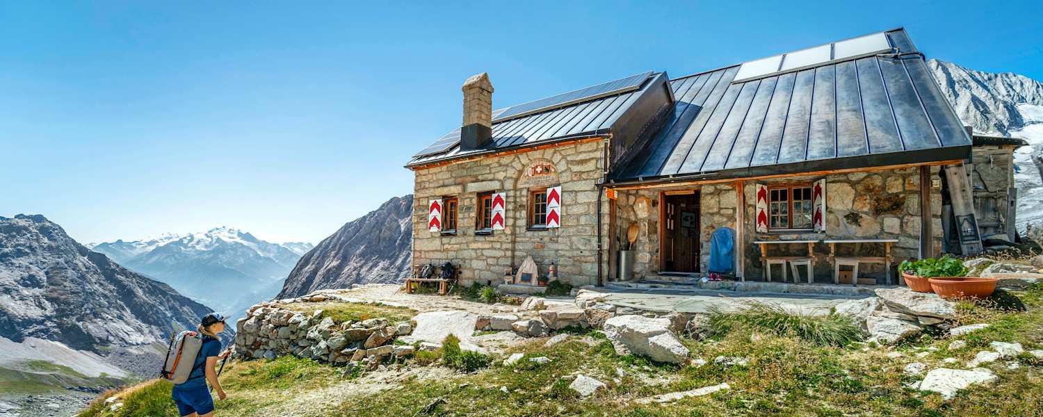 Anmutig thront die Baltschiederklause auf einem kleinen Plateau.