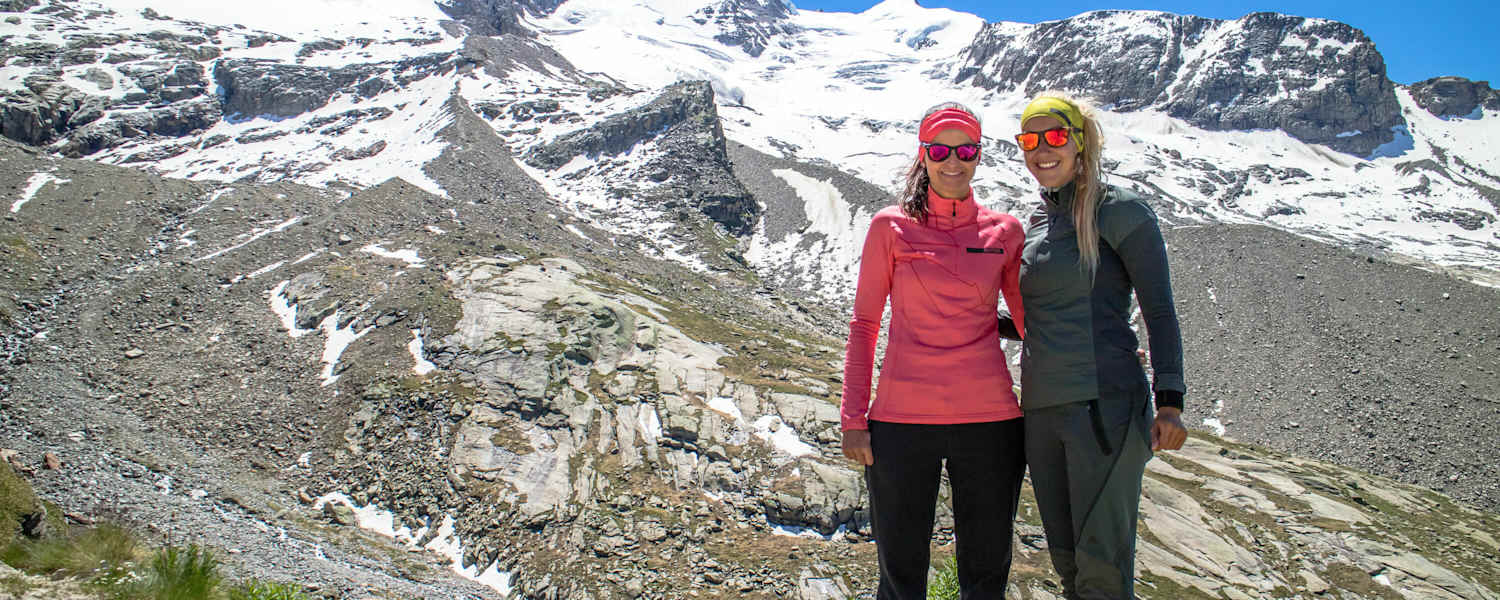 Maggy & Anja und der Gran Paradiso vom Rifugio Chabod