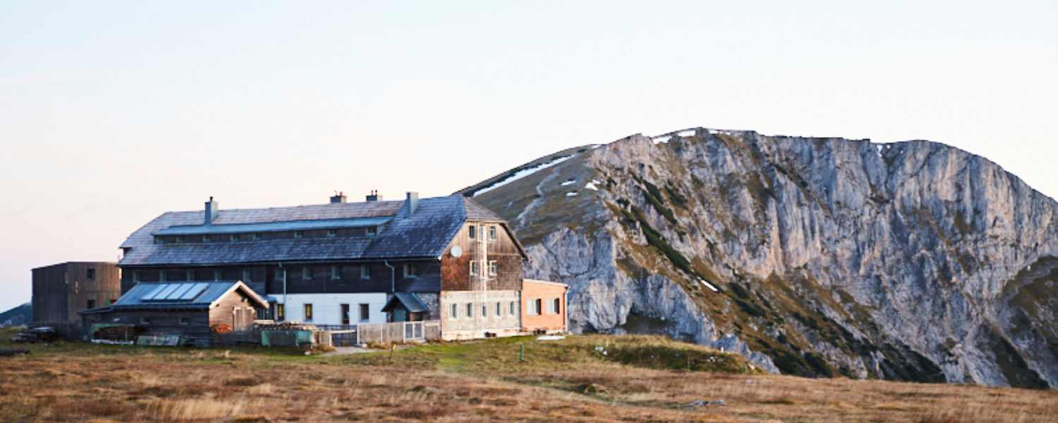 Das Karl Ludwighaus und der Predigtstuhl im Hintergrund