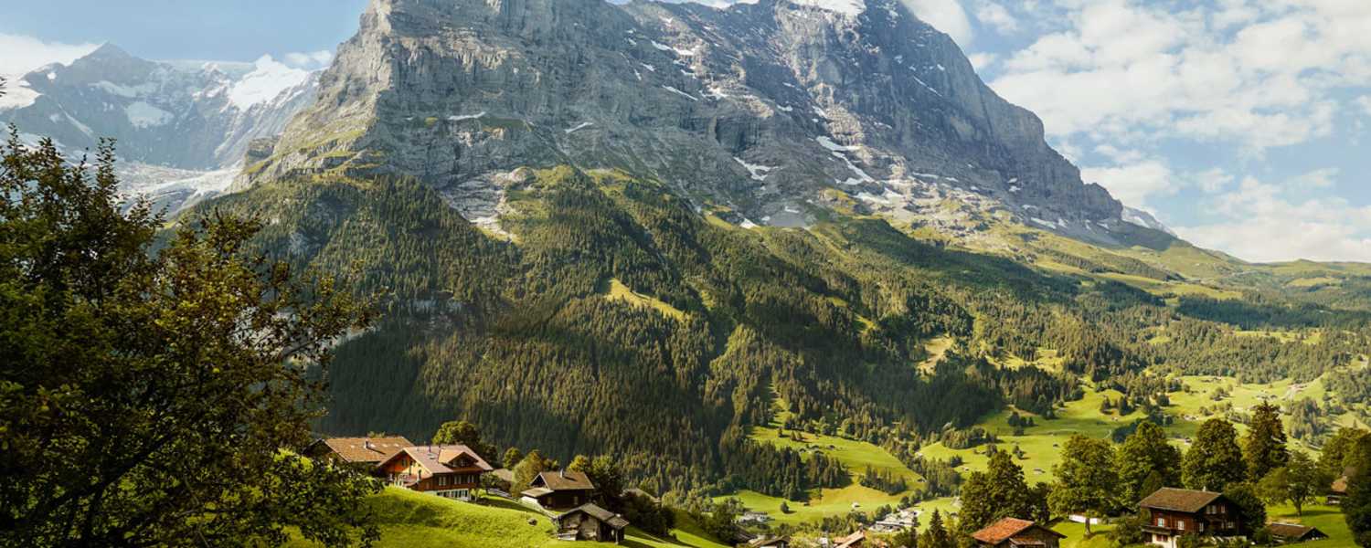 Der Eiger und seine Nordwand von Osten aus betrachtet