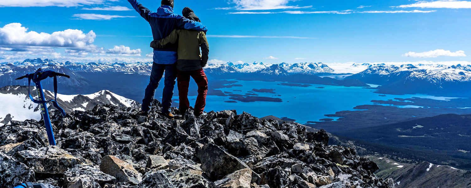 Auf dem Gipfel des Birch Mountain mit Aussicht in Richtung Llewellyn Glacier
