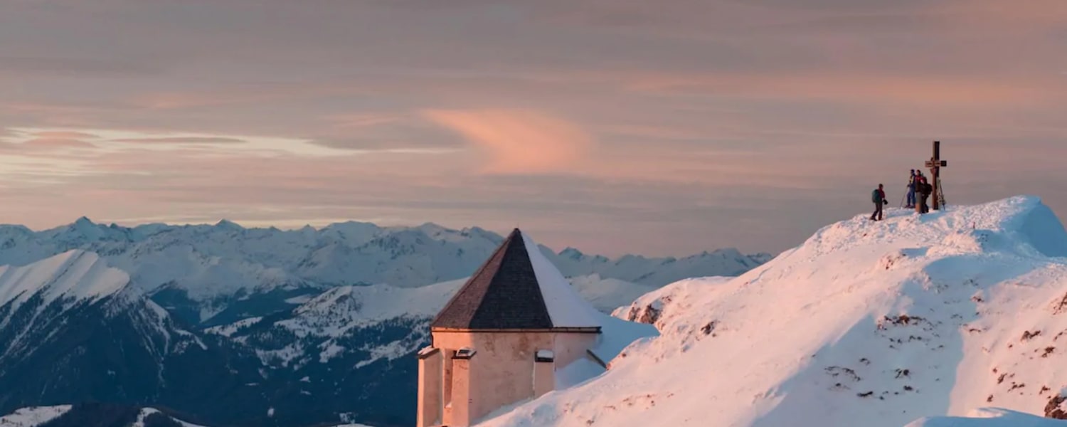 Ausblick von der Deutschen Kapelle des Dobratsch (2.161 m) auf die Gailtaler Alpen