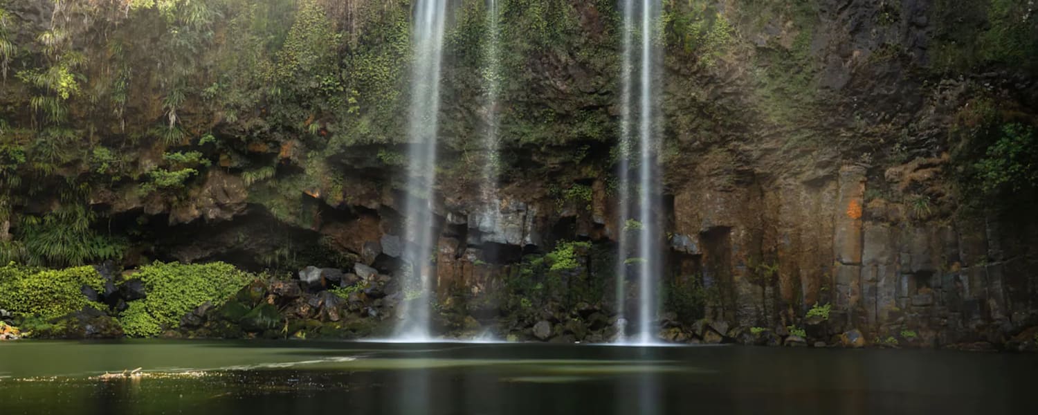 Fotograf Johannes Friedl ist mit seiner Familie und dem Campervan durch Neuseeland gereist, im Bild die Whangarei Falls
