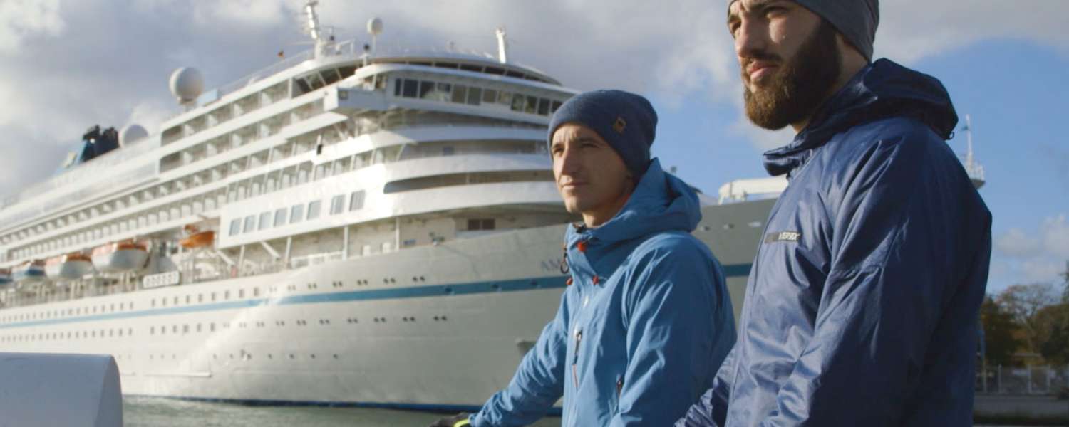 Die Österreicher Kurt und Max waren mit ihren Rädern an der deutschen Ostsee unterwegs