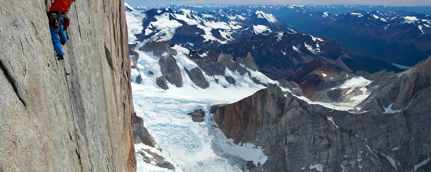 David Lama klettert am Cerro Torre in den Anden