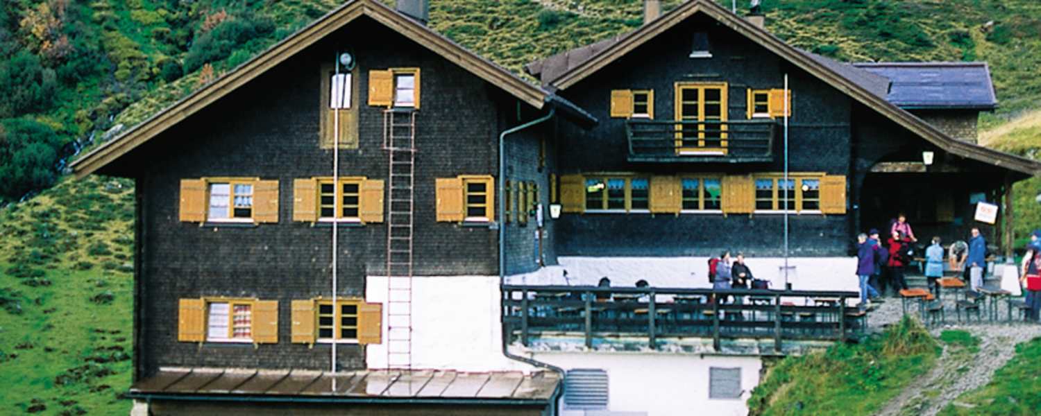 Die Schwarzwasserhütte im Sommer