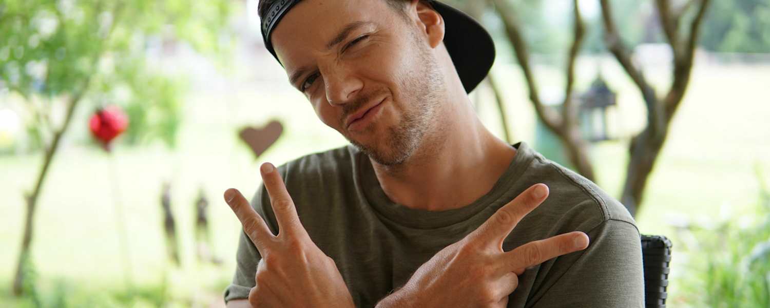 Wir haben Freeskier Fabio Studer 5 Fragen zum neuen Alltag zuhause gestellt