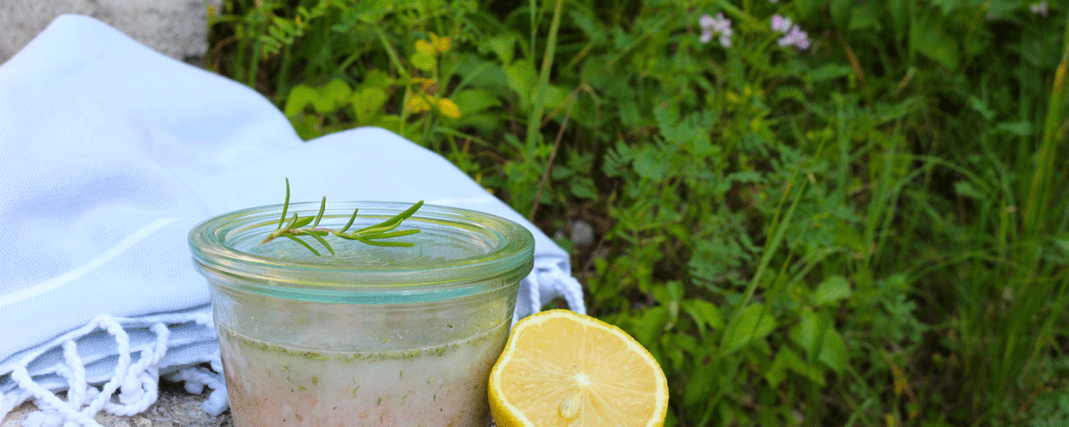 Die Zutaten für das DIY-Peeling findet man fast alle in der Küche