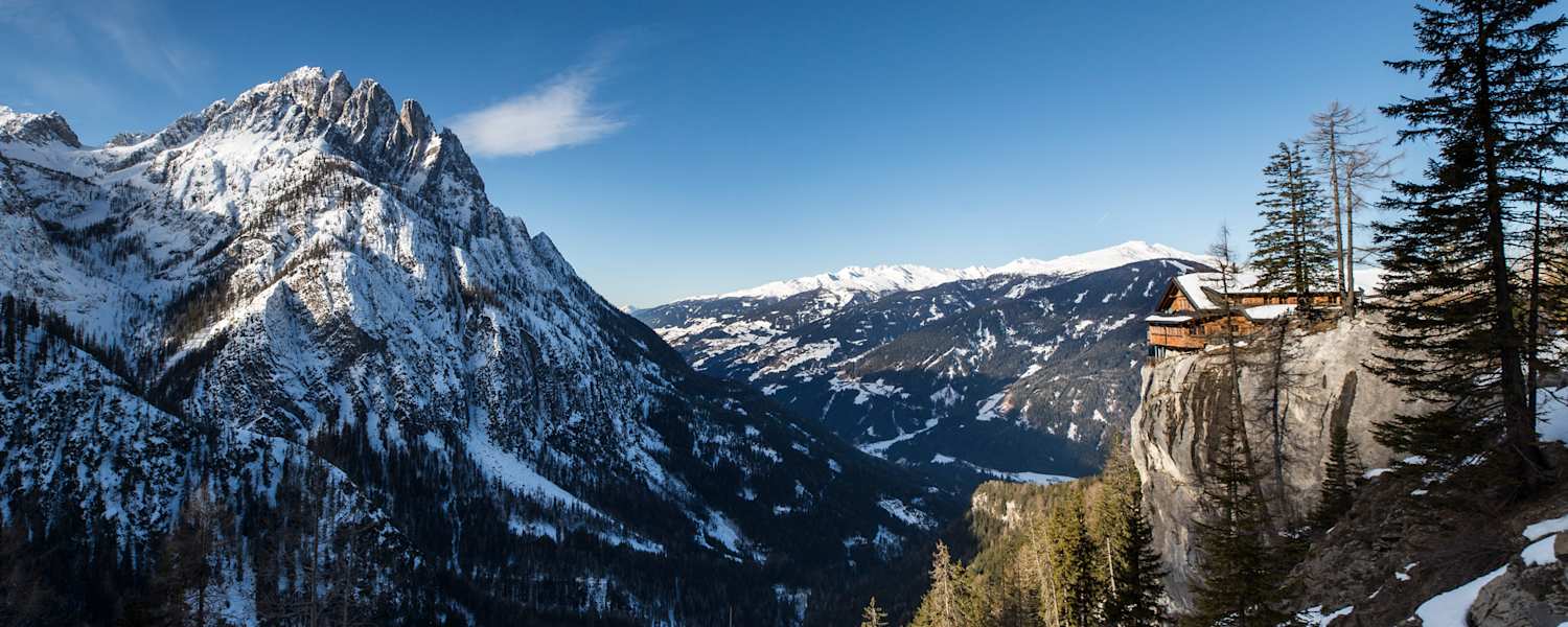 Auch im Winter ein Traum-Ziel: Die Dolomitenhütte (1.616 m) in Osttirol