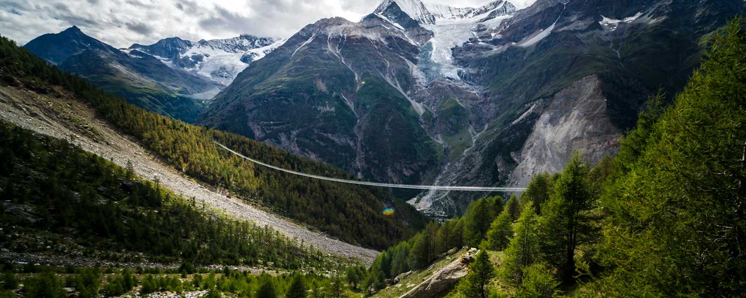 Wandern im Angesicht der Walliser Viertausender am Europaweg