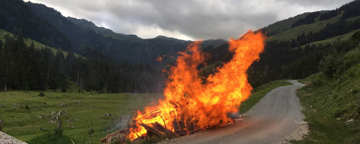 Sonnwendfeuer im Talschluss Saalbach Hinterglemm