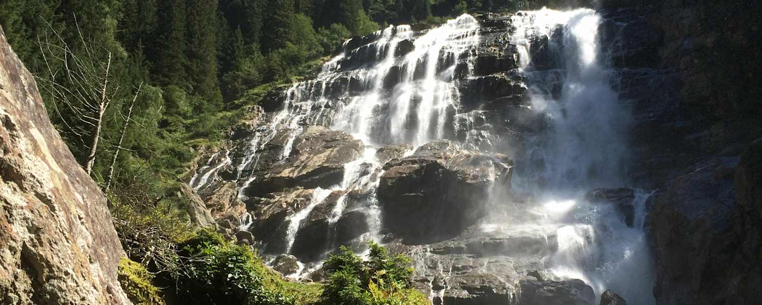 Der mächtige Grawa-Wasserfall im Stubai