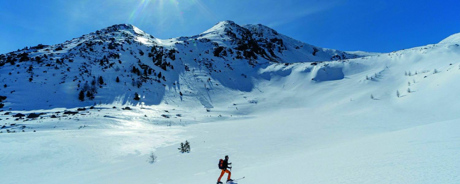 Skitourengeher am Weg auf die Hochweber Spitze