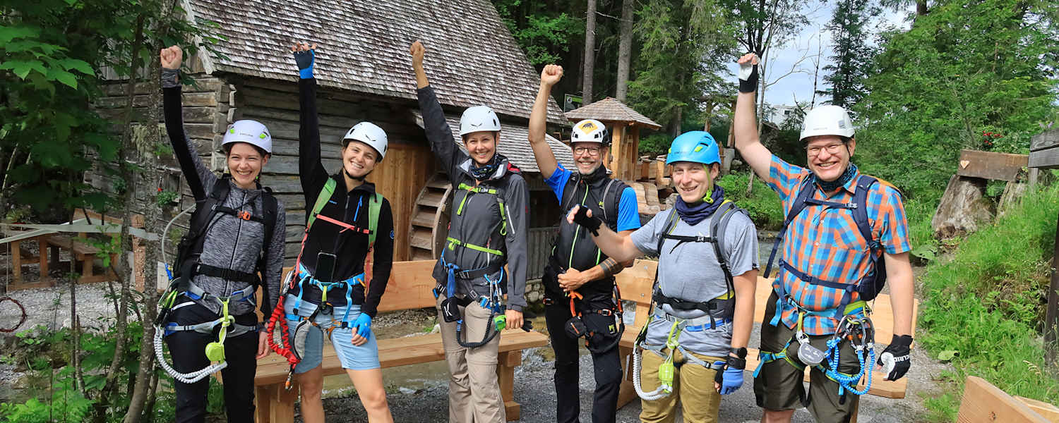 Glückliche Gesichter beim Bergwelten-Klettersteigcamp