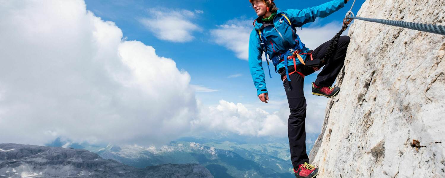 Bergsteiger in einem Klettersteig