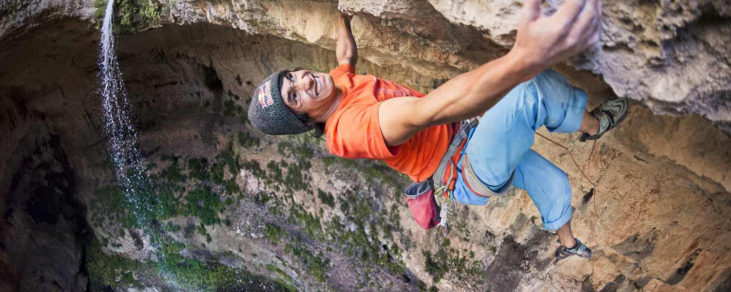 David Lama klettert "Avaatara", ein Sinkloch im Libanon