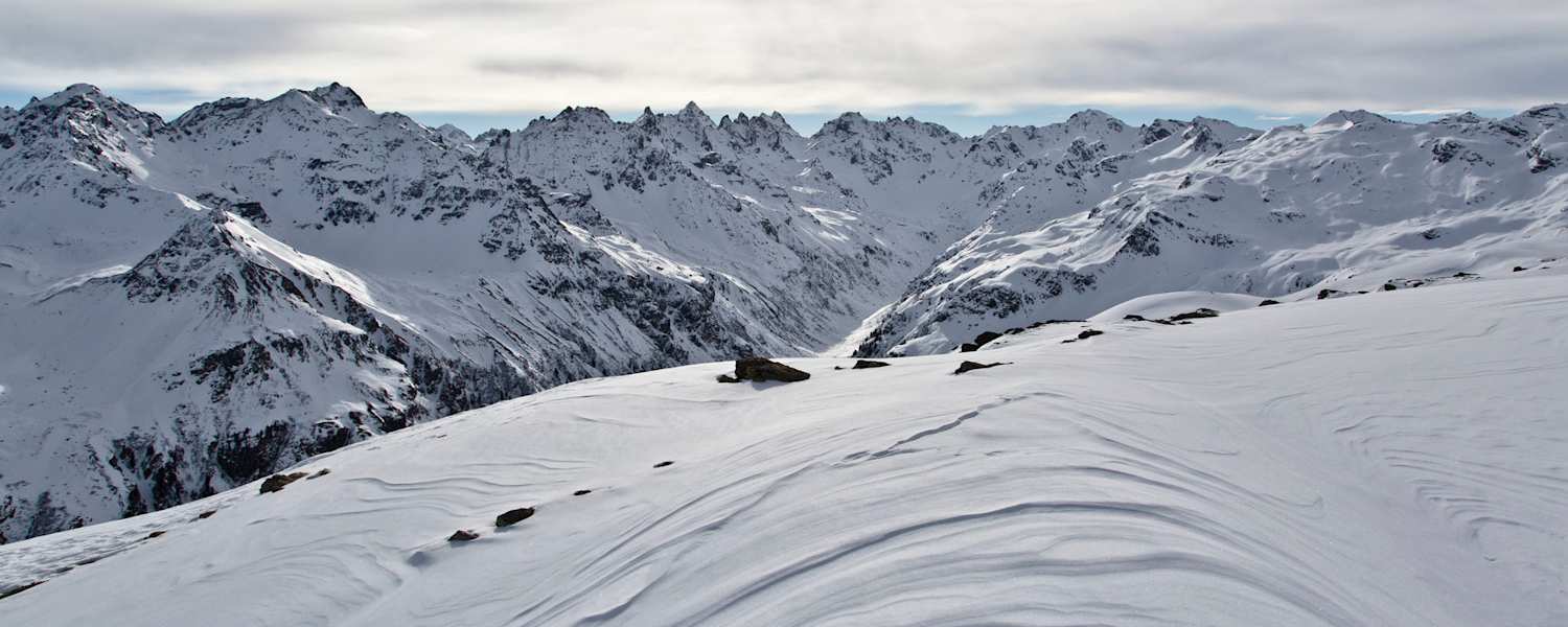 Schneelandschaft und Berge