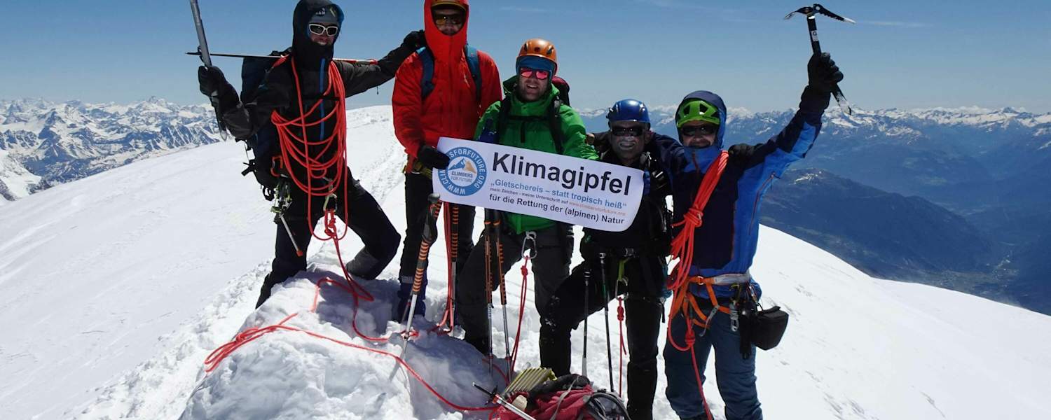 Die Gründer der Initiative climbersforfuture.com auf dem Gipfel des Mont Blanc