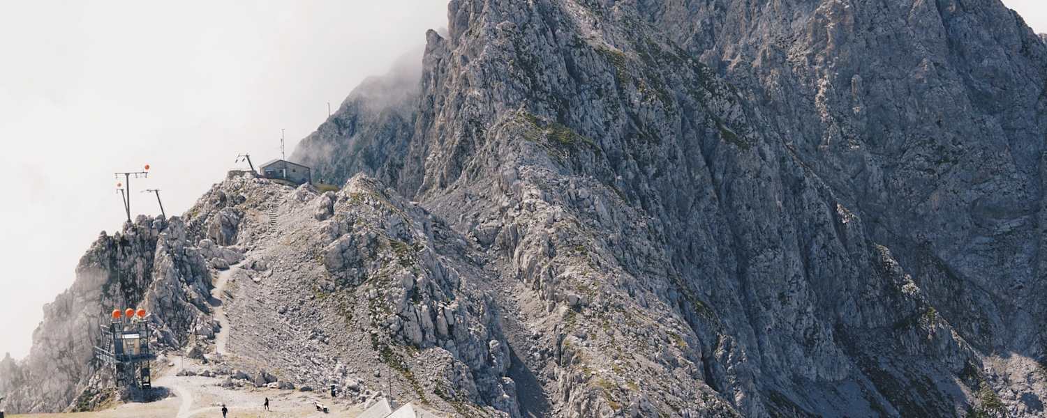 Die Gipfel der Nordkette sind wild und schroff.