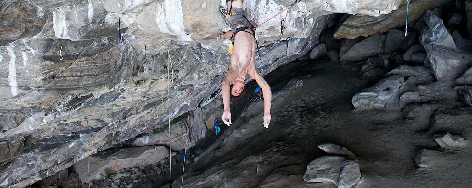 Fledermaus Adam Ondra befreit seinen Geist während des Durchstiegs von „Silence“ (9c)