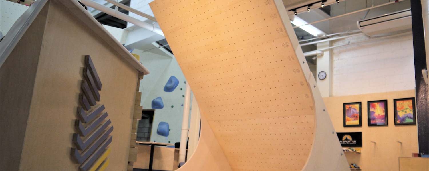 Die freistehende Kletterwand für das effektive Klettertraining daheim: die Freewall 