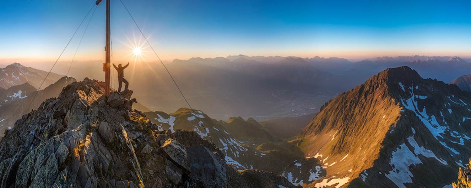 Freude über Weihnachts-Wanderwetter: Am Riezer Grieskogel, Tirol    