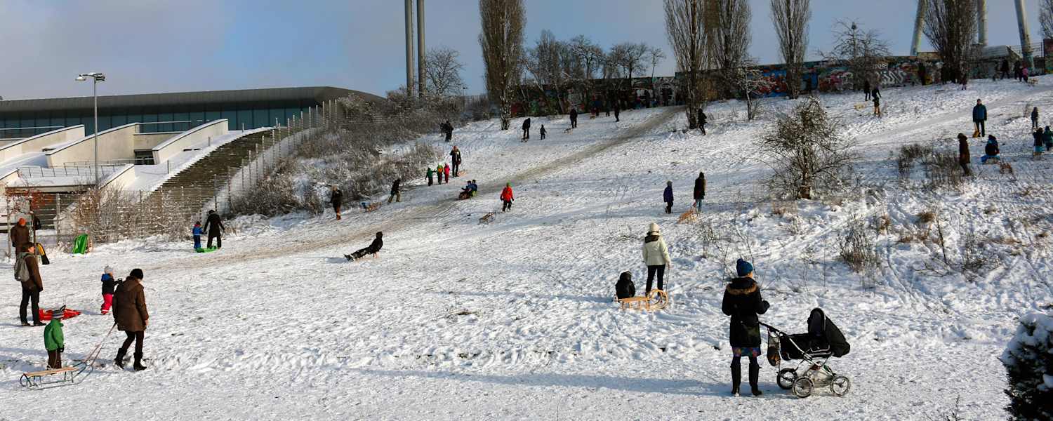 Rodeln im Mauerpark in Berlin