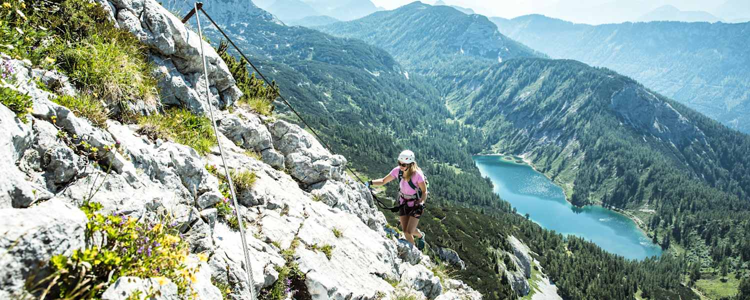 Bergsteigerin am Gamsblick Klettersteig