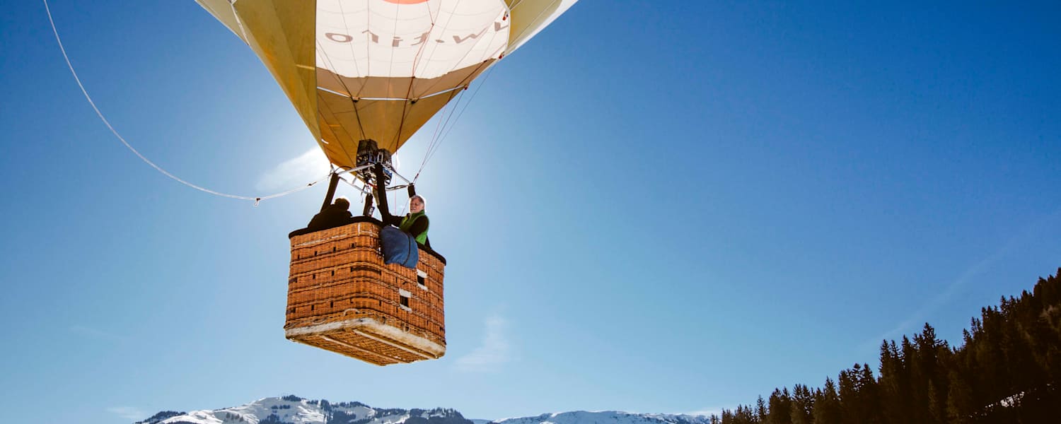 Ballonfahrt über die Alpen