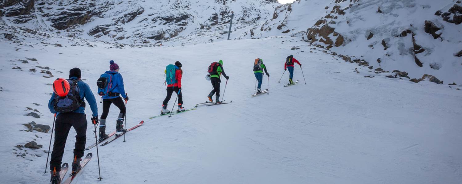 Im Preis inkludiert sind geführte Touren, LVS-Suchfeld und vieles mehr