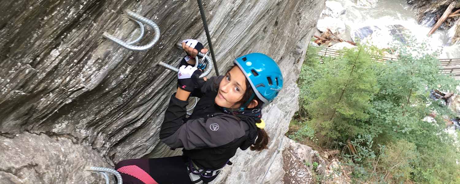 Kind im Klettersteig