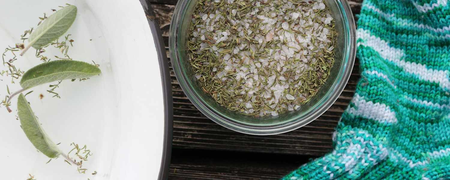 Selbstgemachtes Kräuter-Fußbad