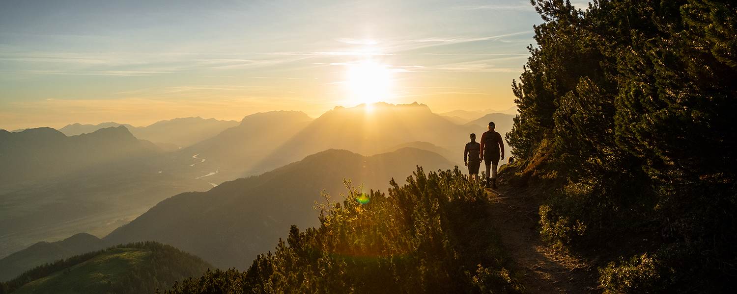 Wanderer beim Abstieg von der Gratlspitze