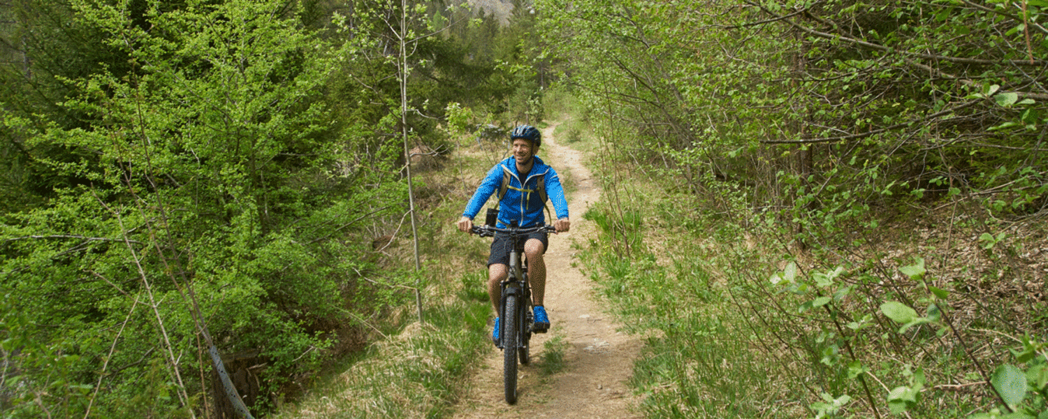 Weg und Ziel zugleich: Anfahrt zur Wanderung per e-Bike