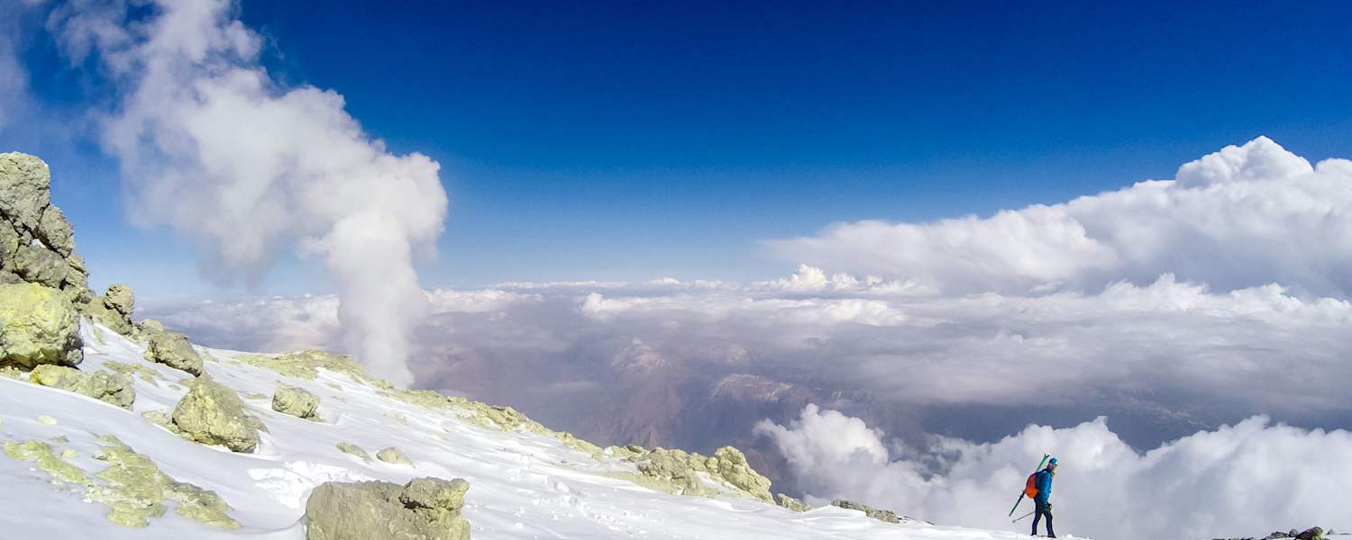 Sea to summit: Benedikt Böhm auf dem Damavand im Iran