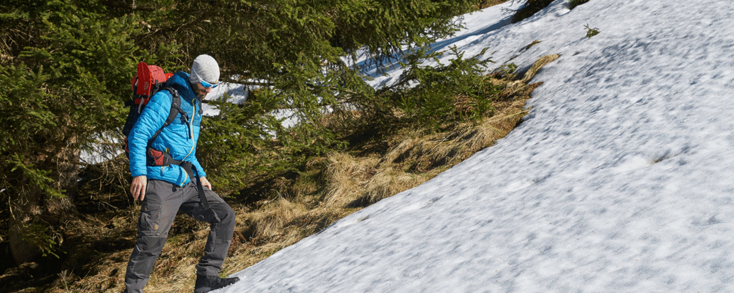 Prüfen der Schneeoberfläche: Gefroren oder aufgeweicht?
