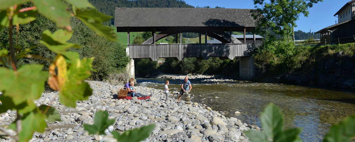 Idyllische Flusslandschaften am Emmenuferweg