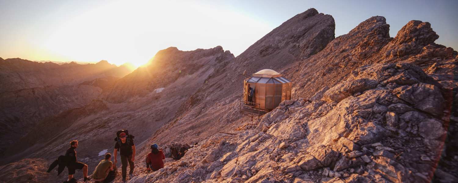 Sonnenaufgang auf dem Lalidererspitzen-Biwak (2.500 m) im Karwendel
