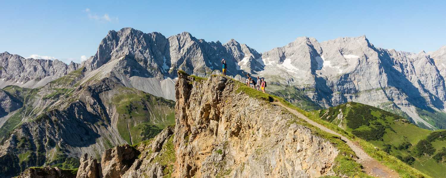 Die Bergwelten-Online-Redaktion am Weg auf das Sonnjoch