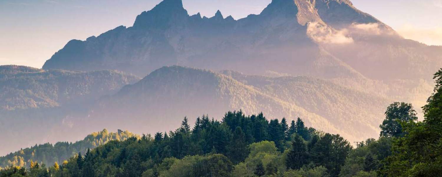 Der Watzmann (2.713 m) im Berchtesgadener Land im sanften Abendrot