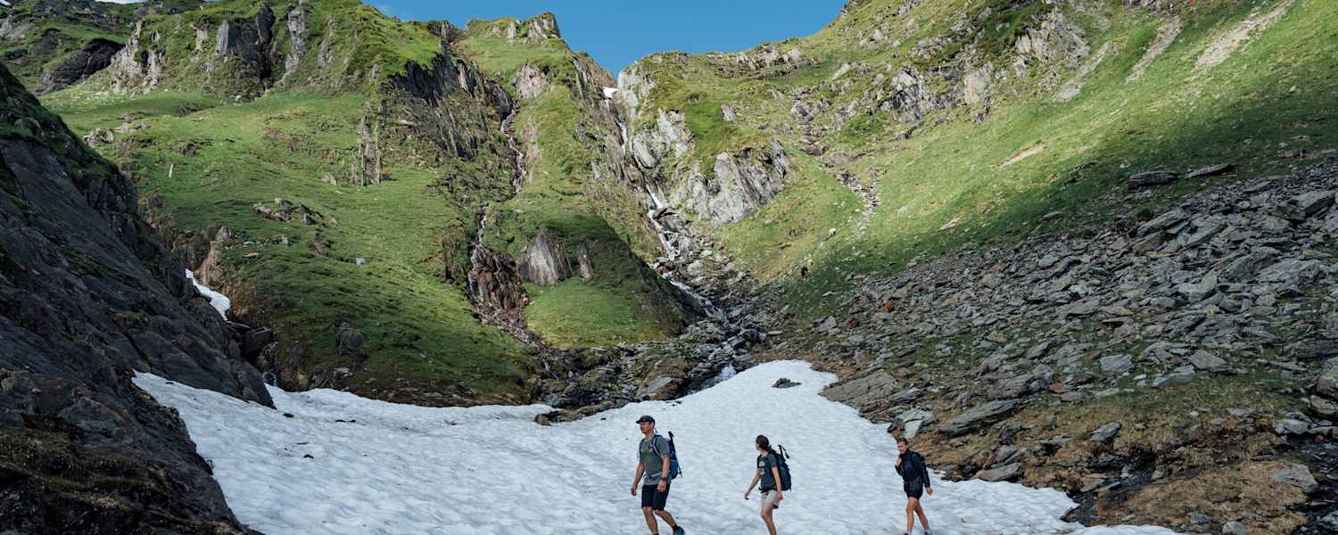 Altschneefeld sicher queren