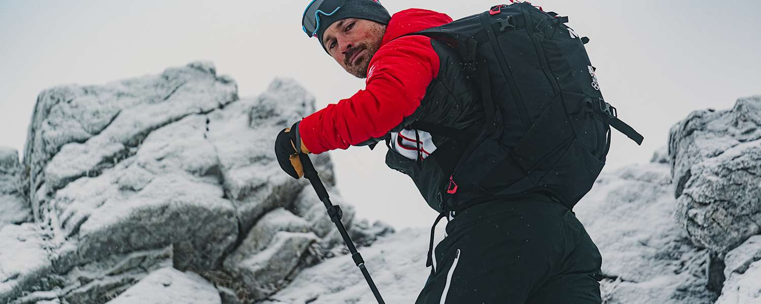 Der Profi-Snowboarder Alex Payer kennt einige gute Tipps, wie man sich für die Skitourensaison vorbereitet.