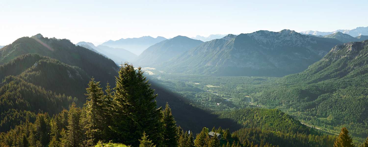 Das Panorama der Ammergauer Alpen.