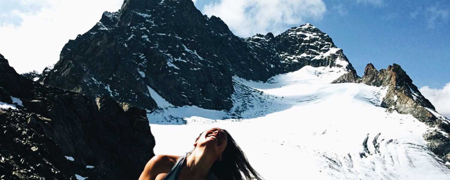 Ana Zirner auf der sechsten Etappe ihrer Alpenüberquerung in Graubünden