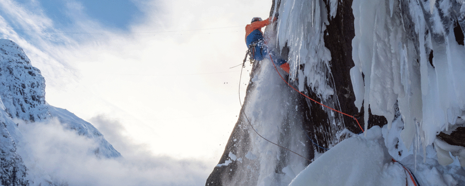 Dani Arnold klettert neue Route durch das Eis der westlichen Schöllenenwand