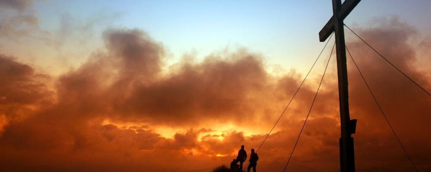 Sonnenaufgangsstimmung am Gipfel der Kanisfluh im Bregenzerwald (2.044 m)