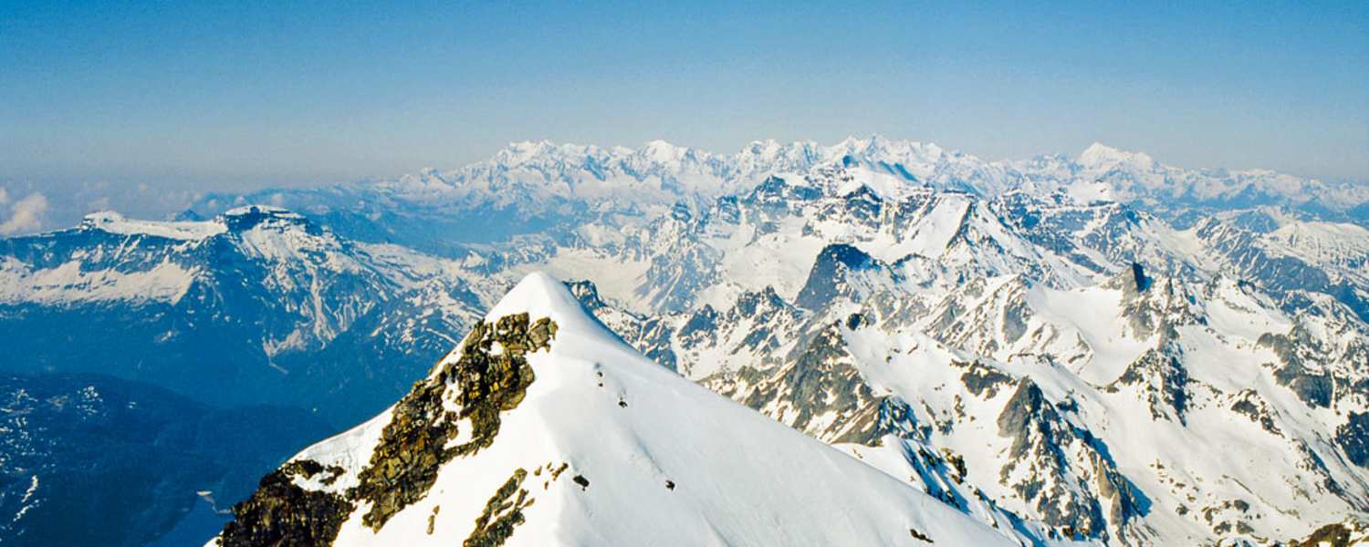 Schweiz: Blick über die Walliser Alpen